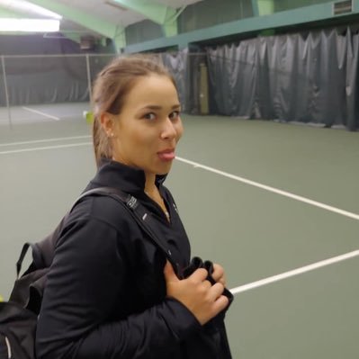 NikaSpeaks_'s profile picture. Nika!