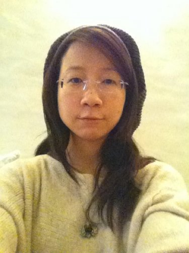 blondiew's profile picture. 人文學出身，讀文學，又走去念multimedia，三不像，知 D 唔知 D，所以先覺得有好大空間俾自己玩．