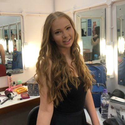 katieince_'s profile picture. • vocalist •