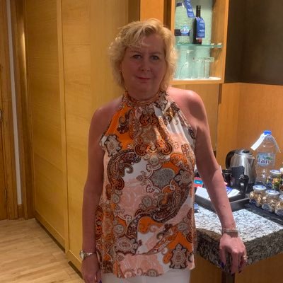 lisathomaslyric's profile picture. 