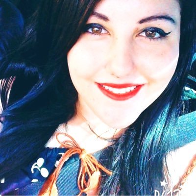 Gaúcha, 24 anos, sagitariana Insta:@lettycia_limaa “Trabalhando muito para sustentar a Magali que habita em mim”