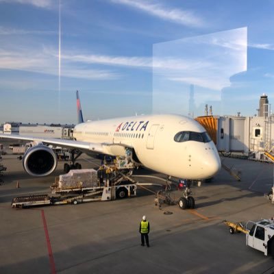 StandbyFlying's profile picture. fly like paper get high like planes