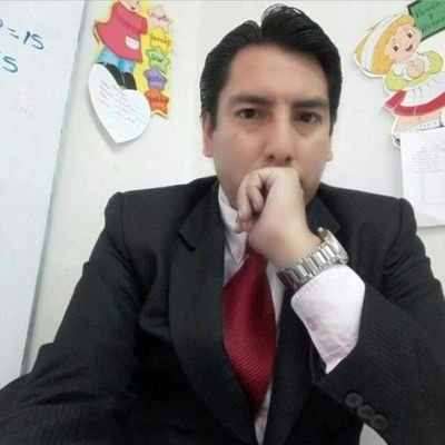Docente, melómano, cinéfilo , amante de la comida peruana, disfrutando de los bueno que nos da la vida y buscando siempre el lado bueno de las situaciones .
