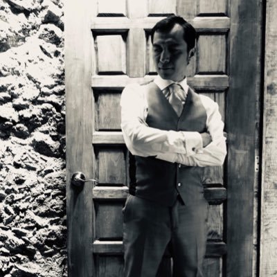 SaadalMelik's profile picture. ñoño, esculta y Hufflepuff. diletante de vivir. De profesión, lingüista. no como puerco en singular. si debo caer desde lo alto, que mi caída sea lenta.