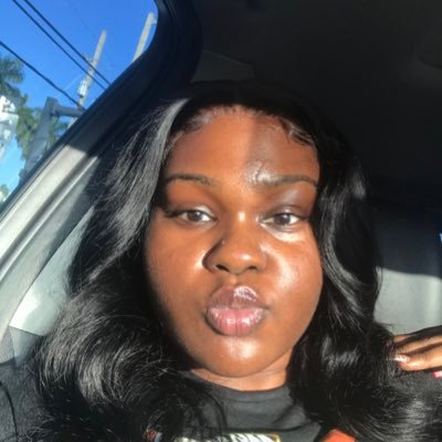 tinaisme_'s profile picture. 22.                                                                          I love my peace 🔋