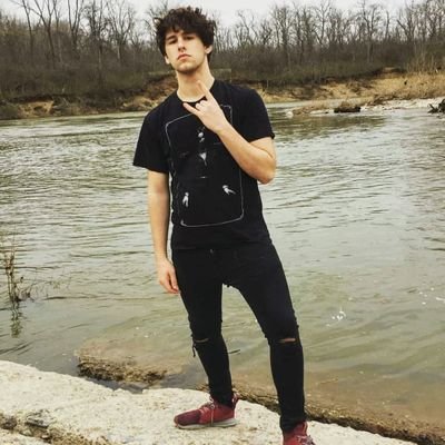 Straight dude who is a model, musician, and content creator (isn't everybody?) I have only ever been with females but definitely wanna try some stuff with dudes