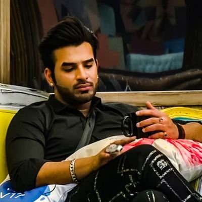 onlyparas_'s profile picture. paras army