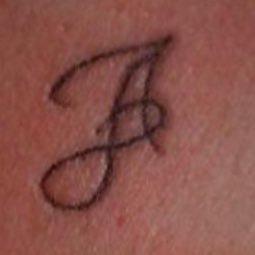 mo_ma_az's profile picture. ما به آبان پر حادثه عادت داریم