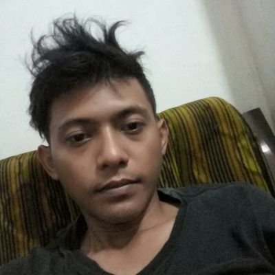 iquzal's profile picture. ketika habis mencukur kumis' jadi kelihatan lebih muda aja.