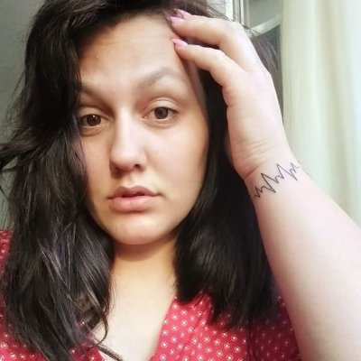 je suis calme, douce et câline. Je ne cherche pas du sexe ou une aventure sans lendemain. pour résumé je cherche une relation sérieuse et durable