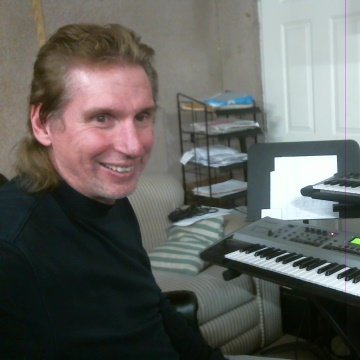 I am a singer, songwriter, piano player,producer and an Oregon Ducks Fan!