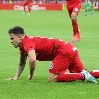 Envie na DM sua sugestão de jogadores ruins (ou que não vingaram aqui) que jogaram na base do @scinternacional
