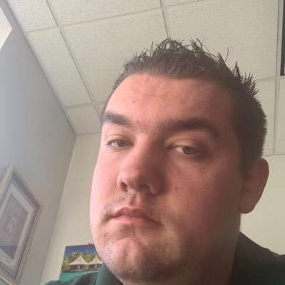 im gay lol but im a great person to be around message me if u wanna know more Snapchat : partystarted97