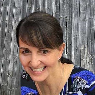 Happy @GlenviewVillage resident. Marketer for the family business, @keeper_goals. Founding board member, @wiwomeninsoccer. #mcas #concussions