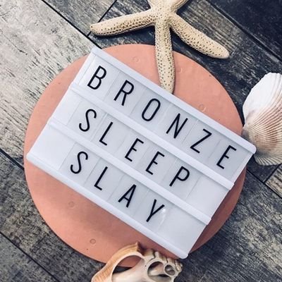 Get bronzed, not baked! 🧡
Promoting safe tanning with the use of spray tans! 🔆
