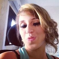 Sou uma letra do Caetano com flor dos Racionais, Quero amores reais e amizades leais.
26 anos
torcedora do Fortaleza
Cearense
Confeiteira
Youtuber Gamer