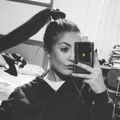 sandritanavalon's profile picture. 98'. 
instagram: sandritanavalon.                            volei ❤