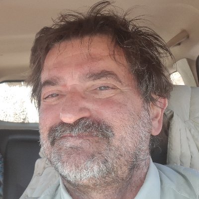Porteño, ahora en Ushuaia desde 1998, conozco mi país por haber trabajado en los parques nacionales desde 1981. Bostero y padre de un joven