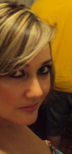 Kzinha_rossi's profile picture. Does it say  I give a damn ? That´s cuz I don´t!!