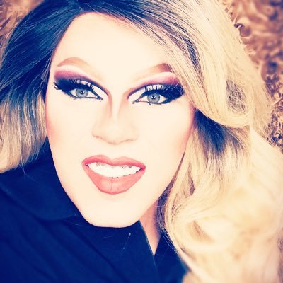 Just a country cutie that 💕 to 🎤 live and 💃 her tail off! Know as the yeet yeet\country 👸 of Huntsville Alabama #dragqueen #educated #southernbell