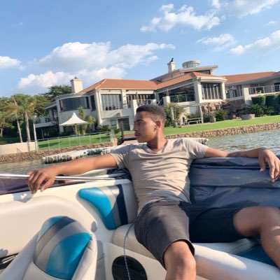 chizcurls's profile picture. Live life without limits