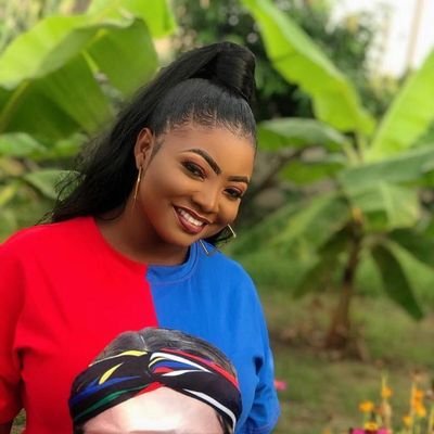 iamtinayeboah's profile picture. God over everything   December's very own💕