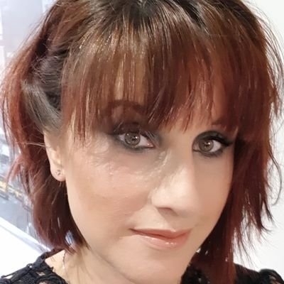Im a Paediatric Nurse, Mummy and Wife. Im an obsessed original 'Thatter', adore Mark Owen and the lads. Love walking,the outdoors, music, Gin and family time!