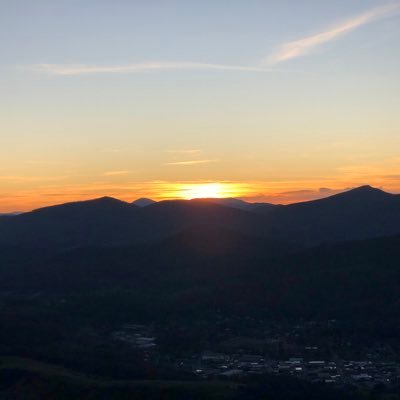 wife, mom, peace seeker, mountain lover, in His name I pray