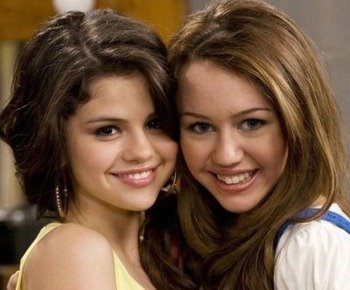 Esse Fc foi criandoo para ficar maais pertoo das Diivas Miley e Seelena *-*Soo Donaaa*-* Sigam @_Fc_demi @MariianaRoberta