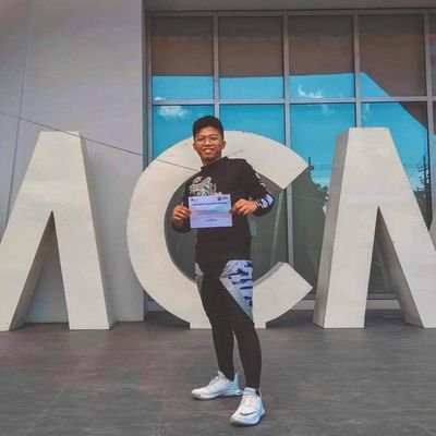 Lloydyy_Loy's profile picture. S i g u e   S o n r i e n d o.