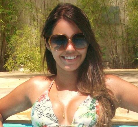 Só entre em minha vida se for pra deixar boas lembranças. Caso contrário, nem perca seu tempo.