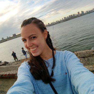 Sonriente por naturaleza ♥ Diseñadora Gráfica, Diseñadora de Imagen Empresaria, Diseñadora UX y Fotógrafa.
* Viviendo el presente y construyendo el futuro *