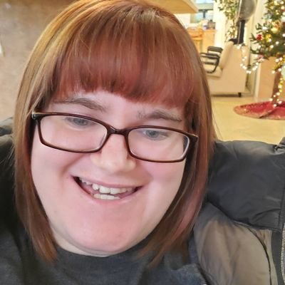 sup guys I'm Heidi owen I love celebrity's and football and baseball and basketball I'm 28