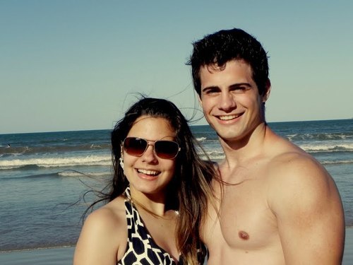 Eles dizem que é impossivel encontrar o amor sem perder a razão, mas pra quem tem pensamento forte o impossivel é só questão de opnião,e disso os loucos sabem ♪
