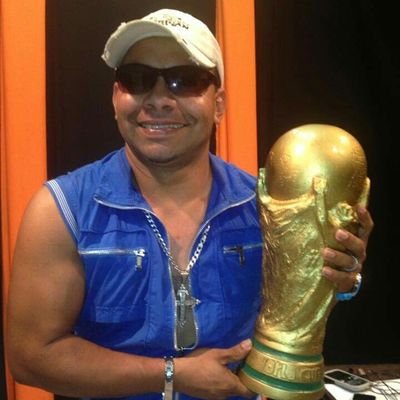 Periodista Deportivo
- Comentarista de LOS DIRECTORES (Canal 12) 📺
- Corresponsal de Puchika Radio 📻🎤
DIOS es mi guia ☝