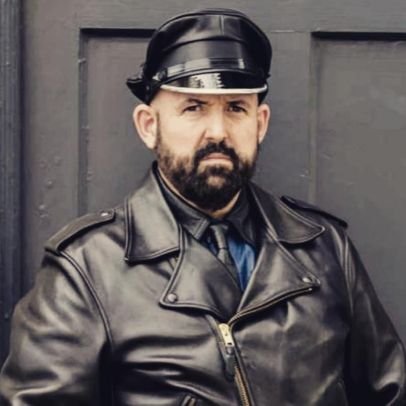 I hang out with all the cool kids. Home: San Francisco. Into leather, uniforms and sports gear. Do our kinks align? Toss me a follow! Recon: TwoSticks71