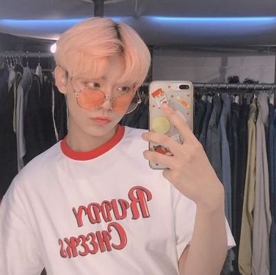 (🏳‍🌈) ₊˚.༄ » ɑ boy who likes photogrɑphs, the oceɑn ɑnd cigɑrettes, since 1998.