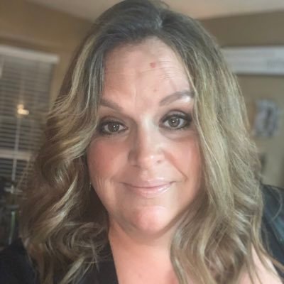 Davis_Tiffany_'s profile picture. Just a girl trying to live life to the fullest. watching my boy play 🏈#15 and my girl play 🏐#46