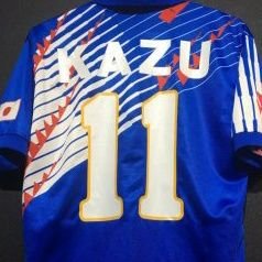 サッカー大好きです⚽
ゲームでも、スーパーフォーメーションサッカーからウイイレ全作品やってました😄
イーフットボールが肌に合わないので、FIFAに挑戦中です。