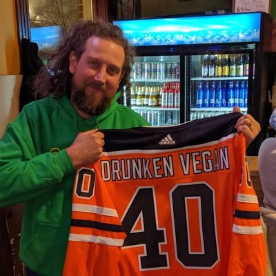 South Bend, IN
Veganism, Astrology, and Edmonton Oilers
Bartender: @corbysirishpub
Snapchat: @elcapri-sun
Instagram: @elcapri.sun