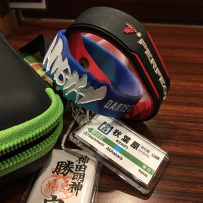 秋葉原出身千葉のダーツプレイヤー。ソフトもスティールも両方好き。2013〜PERFECT参戦。色々な所で出会った皆様の恩に報いるために。人外だとか先生と呼ばれますが至極普通の会社員です。(とても重要)