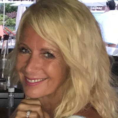 Account Director, Mum to a beautiful 20-year-old daughter and cheeky boxer dog, love walking, gym-goer and enjoys the odd G&T!