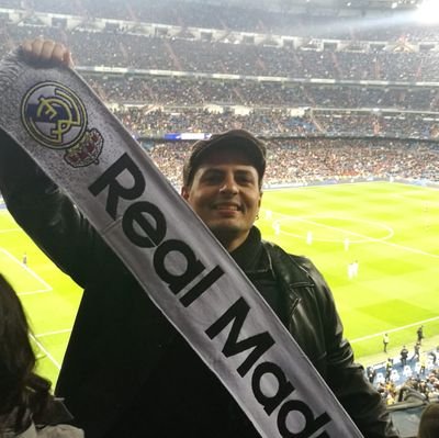 Jornalista. Já fui repórter e hoje sou assessor. Já fui do esporte e hoje estou na política. Desde 2008 nessa arena social pregando o madridismo.