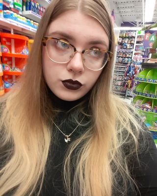 Student @ RIC '21 👩🏼🎓
Double major in Psychology and Chemical Dependency and Addiction Studies
Minor in Queer Studies