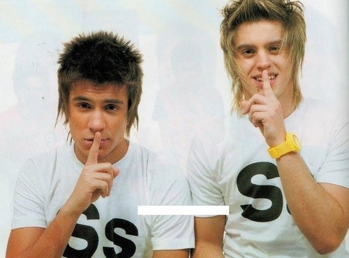 FCO dedicado a @rockrestart com aqueles meninos lindos
Feito no Dia 20.01.2011
