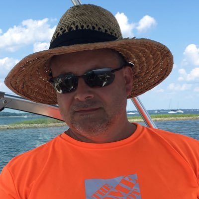 VinromanoH's profile picture. 