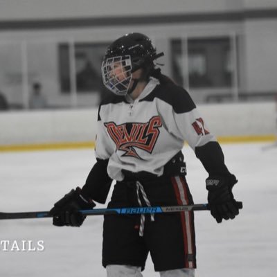 AveriReider's profile picture. yd ice hockey #42