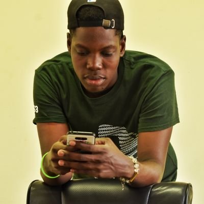 Elvisro2's profile picture. For Jesus | Front End Dev | Photographer | Oil and Gas Eng 😁