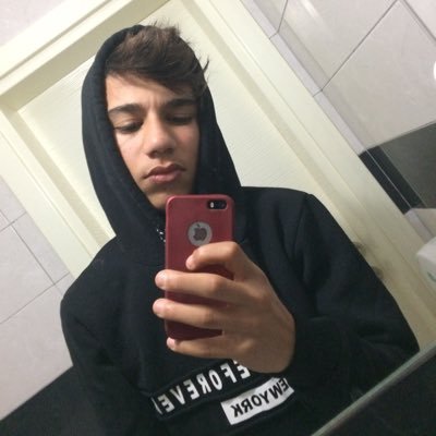 dganbaris's profile picture. İzmir💥