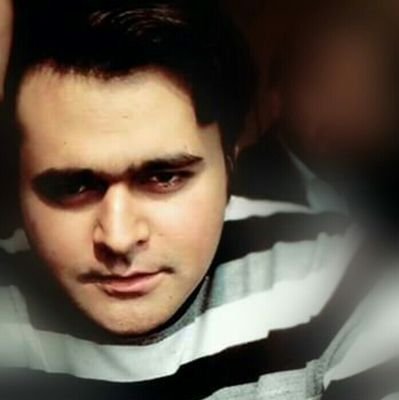 میں آرزوئے دید کے کس مرحلے میں ہوں
خود آئینہ ہوں یا میں کسی آئینے میں ہوں